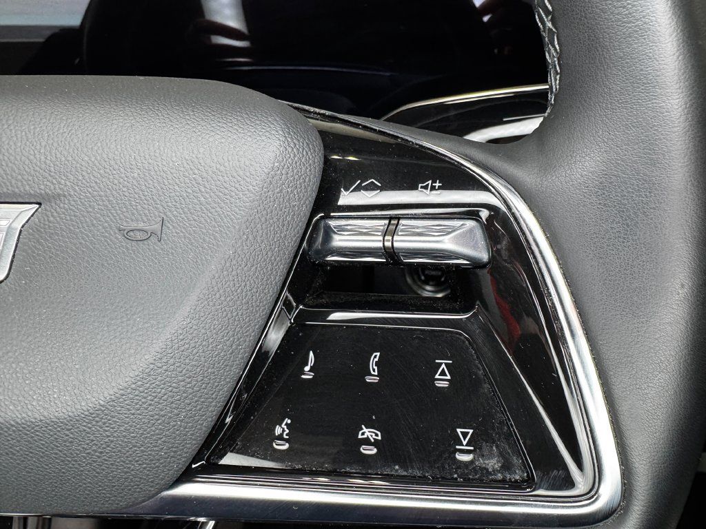 Used 2025 Cadillac Lyriq Luxury w/ LPO, Floor Liner Package AWD/4WD image 17