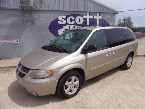 Used 2006 Dodge Grand Caravan SXT FWD image 1