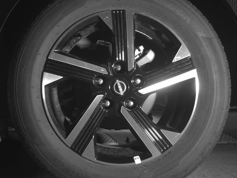 Used 2025 Nissan Sentra SV image 13