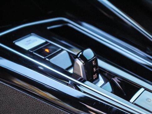 Used 2025 Volkswagen Golf w/ Euro Style Package image 21