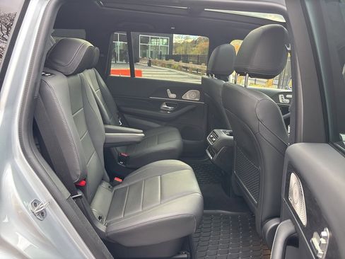 Used 2025 Mercedes-Benz GLS 450 4MATIC image 16