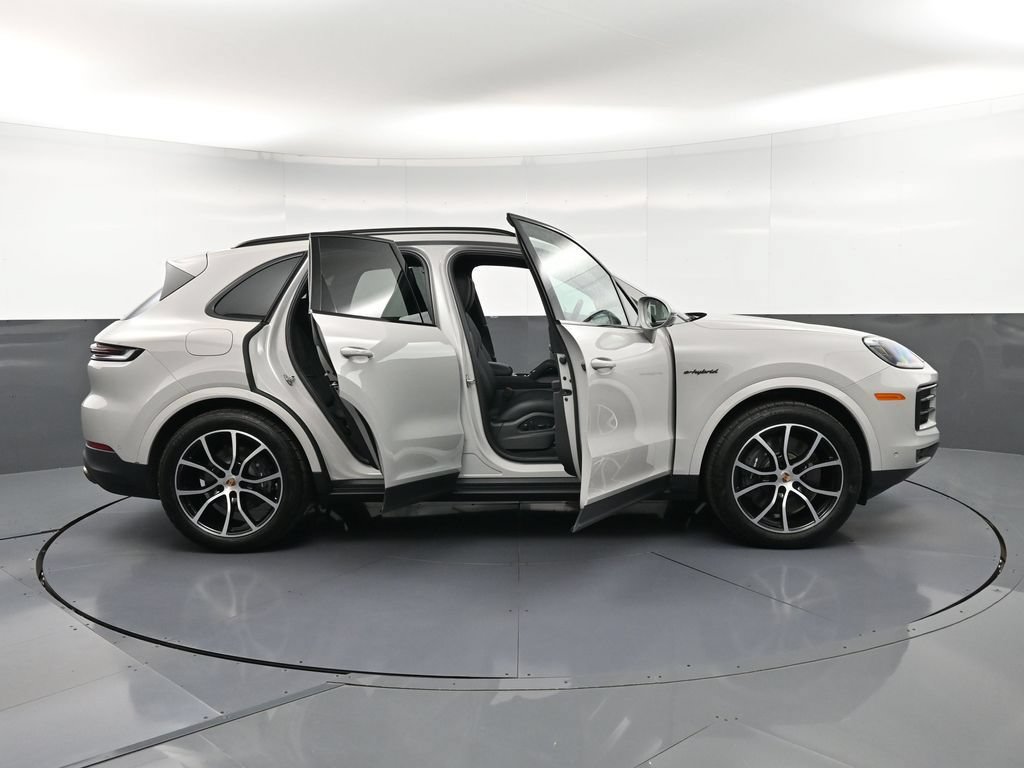 Certified 2026 Porsche Cayenne E-Hybrid AWD/4WD image 35