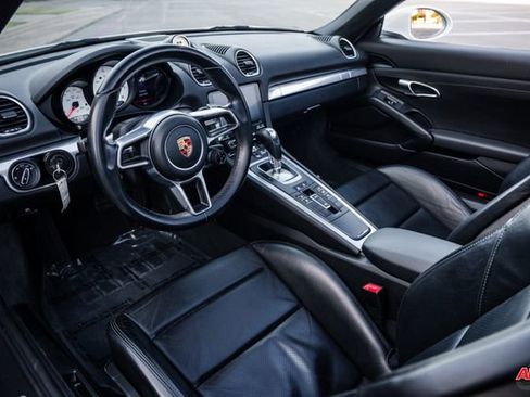 Used 2017 Porsche 718 Boxster image 2