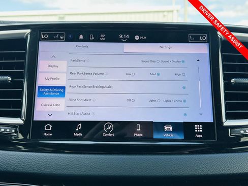 Used 2023 Chrysler Pacifica Touring-L FWD image 8