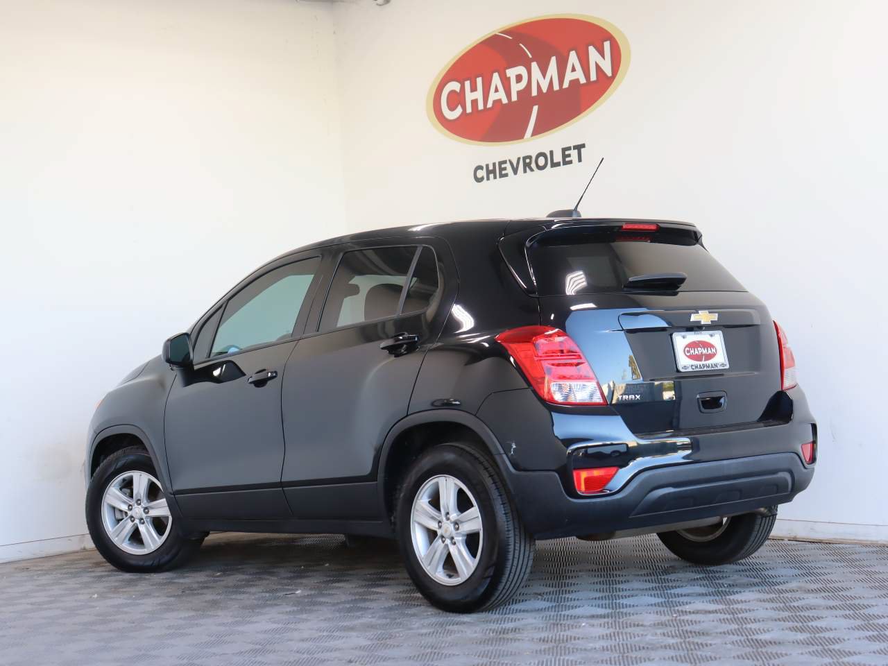Used 2022 Chevrolet Trax LS w/ Tint and Cruise Package FWD image 4