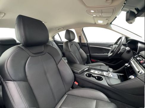 Used 2025 Genesis G70 2.5T RWD image 28
