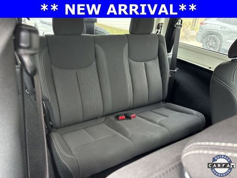 Used 2018 Jeep Wrangler Sahara w/ Connectivity Group image 8