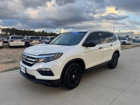Certified 2017 Honda Pilot LX image 4