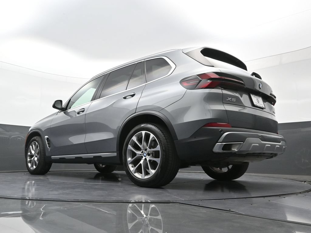 Used 2024 BMW X5 xDrive40i w/ Parking Assistance Package AWD/4WD image 24