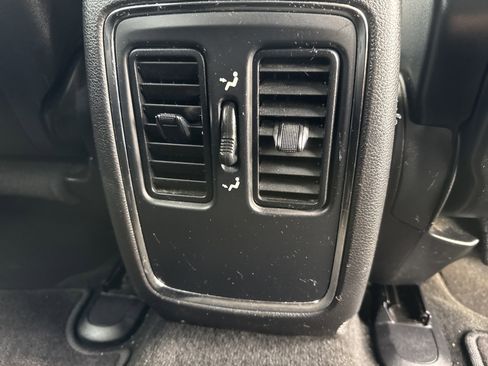 Used 2012 Jeep Grand Cherokee Laredo image 12