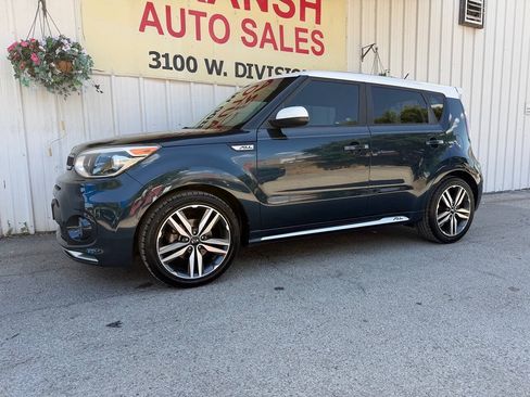 Used 2018 Kia Soul + FWD image 2