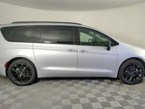 New 2026 Chrysler Pacifica Select w/ S Appearance Package image 4