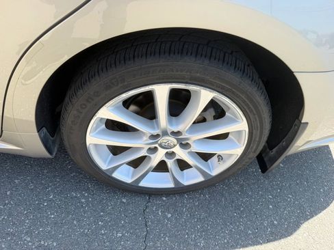 Used 2013 Toyota Avalon Limited w/ Technology Pkg FWD image 34