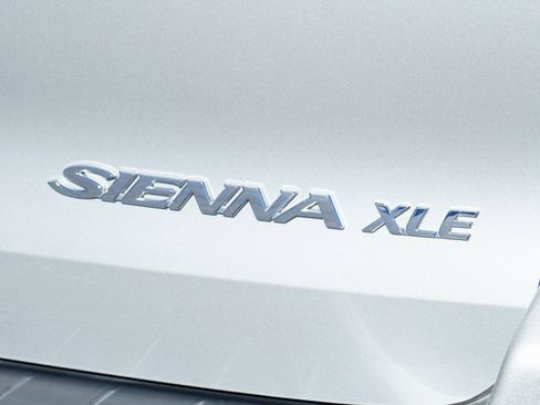 Used 2007 Toyota Sienna XLE image 48