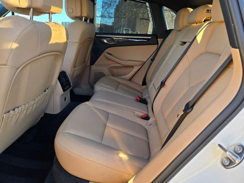 Certified 2022 Porsche Macan S image 33