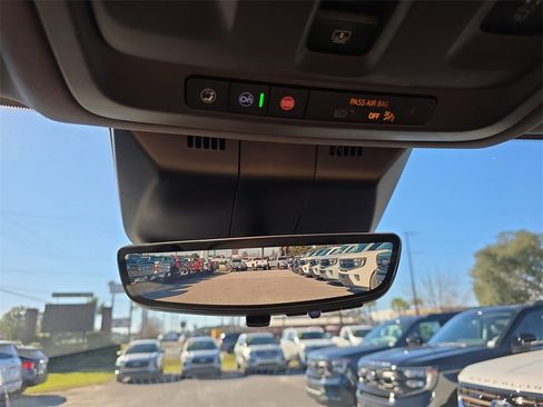 Used 2022 Cadillac Escalade Premium Luxury w/ LPO, Radiant Package image 34