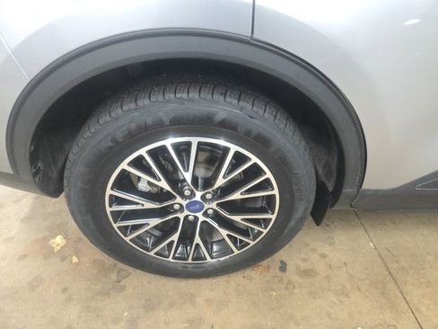 Used 2022 Ford Escape SEL image 9