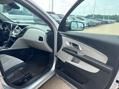 Used 2017 Chevrolet Equinox LS FWD image 21
