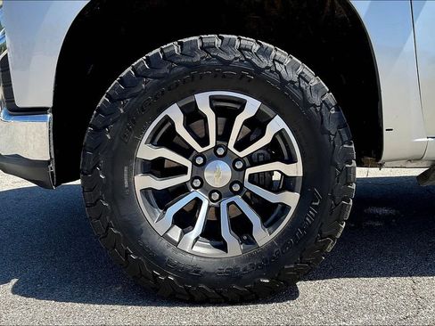 Used 2021 Chevrolet Silverado 1500 LT AWD/4WD image 29