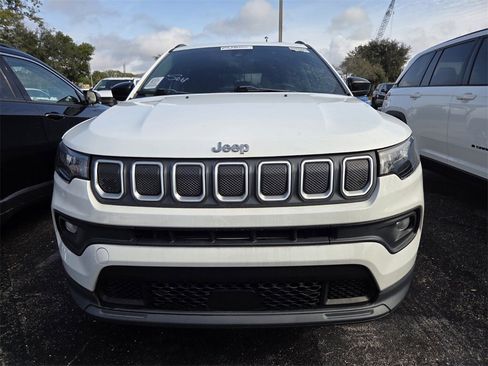 Certified 2022 Jeep Compass Latitude image 2