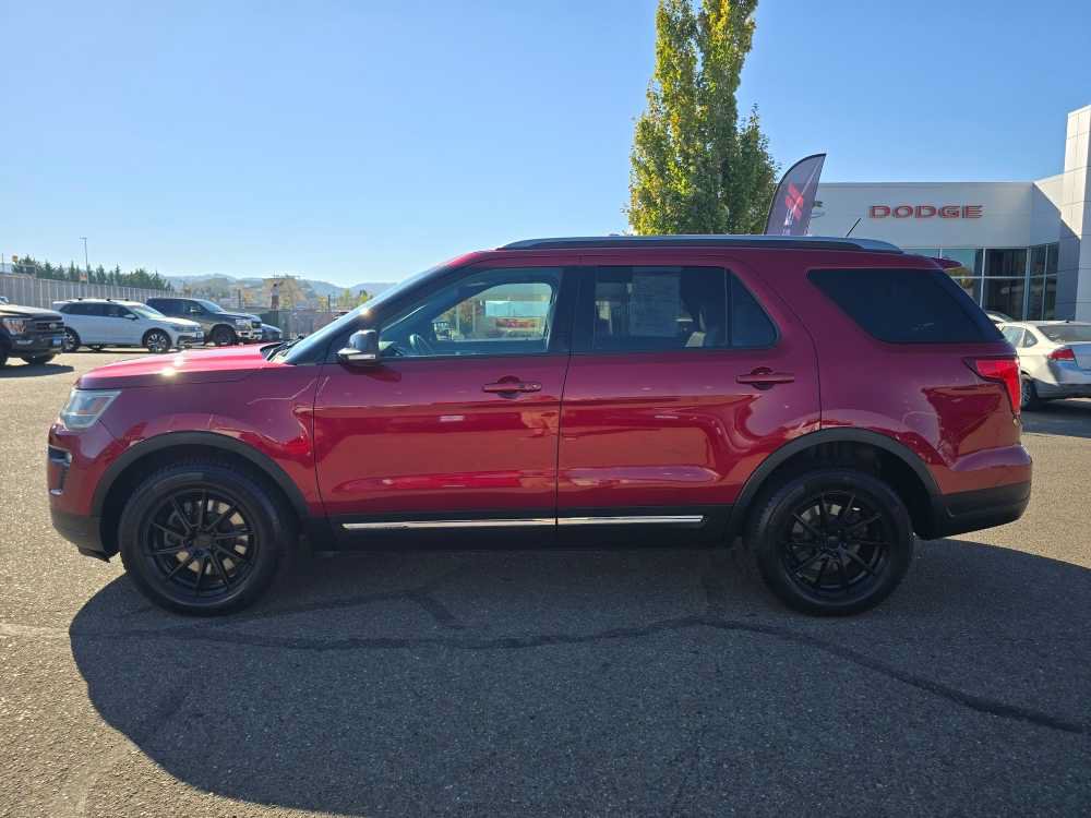Used 2019 Ford Explorer XLT w/ Equipment Group 202A AWD/4WD image 2