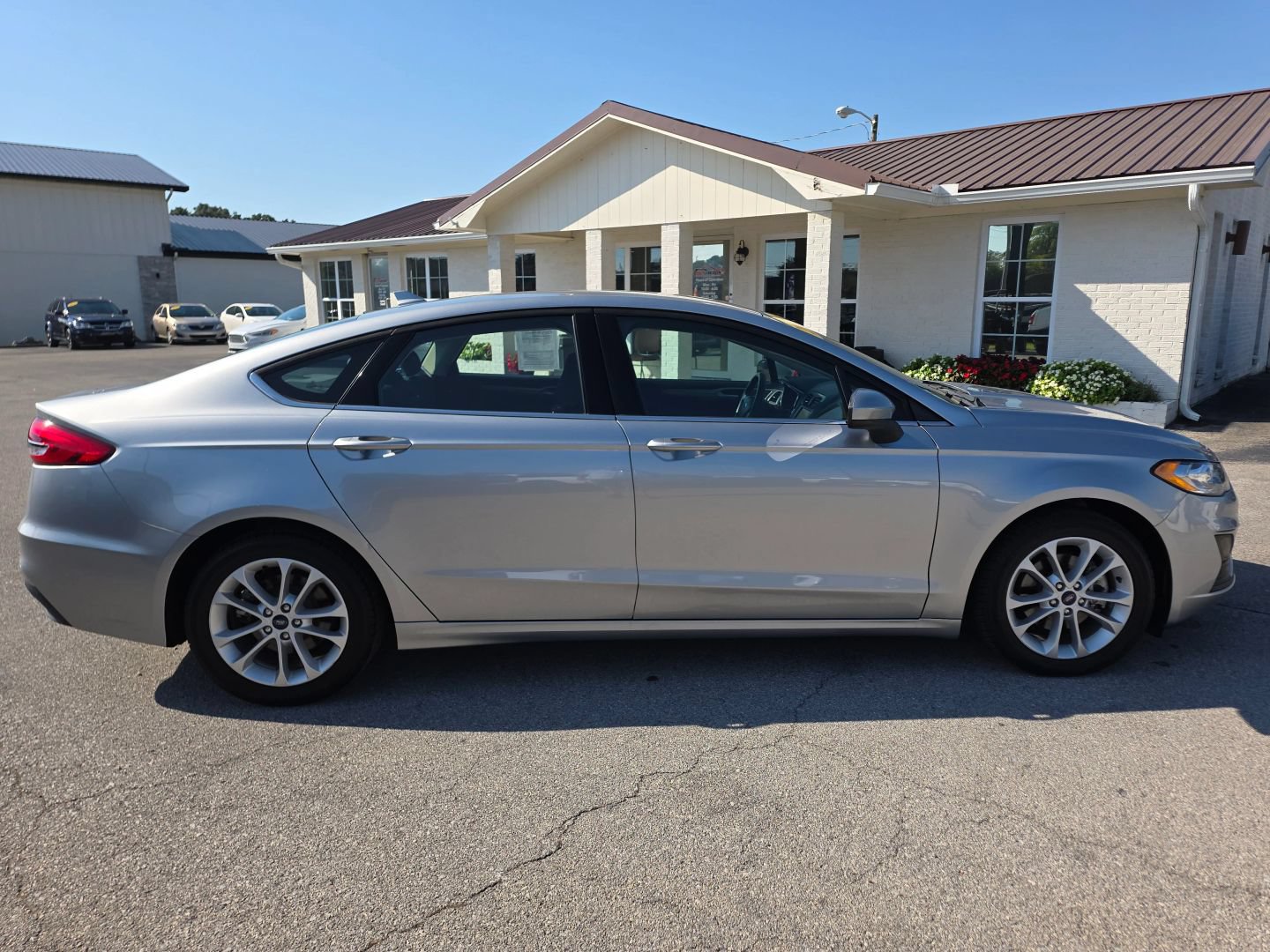 Used 2020 Ford Fusion SE FWD image 6