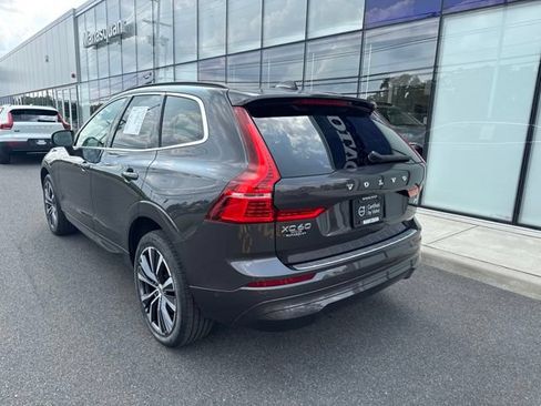 Certified 2022 Volvo XC60 B5 Momentum w/ Advanced Package AWD/4WD image 3