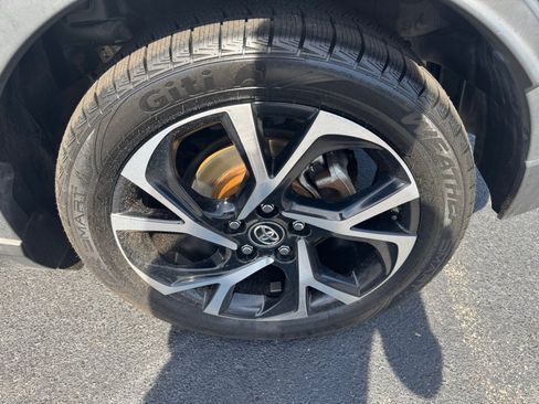 Used 2018 Toyota C-HR XLE FWD image 26
