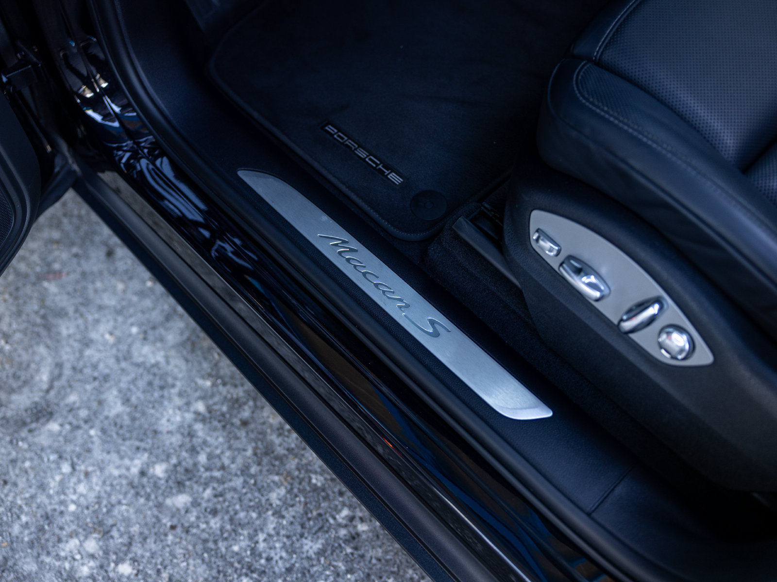 Certified 2023 Porsche Macan S AWD/4WD image 44