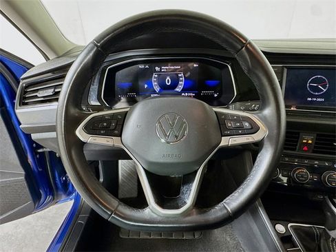 Used 2024 Volkswagen Jetta SE image 9
