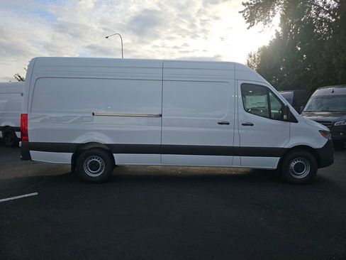 New 2025 Mercedes-Benz Sprinter 2500 image 7