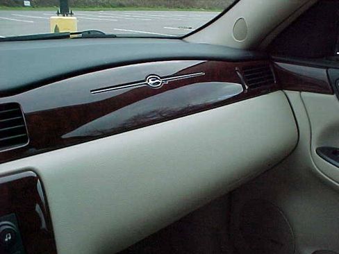 Used 2009 Chevrolet Impala LT w/ Luxury Edition Package FWD image 26