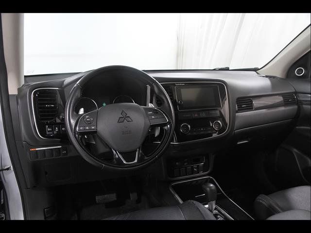 Used 2017 Mitsubishi Outlander GT AWD/4WD image 6