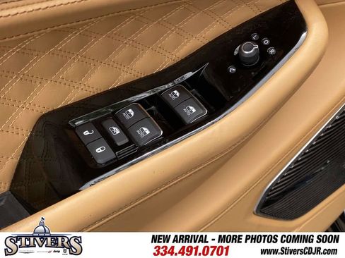 Used 2023 Jeep Grand Cherokee Summit AWD/4WD image 50