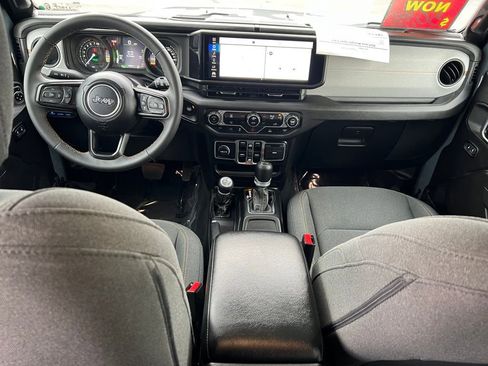 Used 2024 Jeep Wrangler Unlimited w/ Technology Group image 32