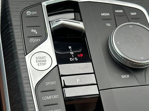 Used 2025 BMW 330i Sedan w/ Premium Package image 27