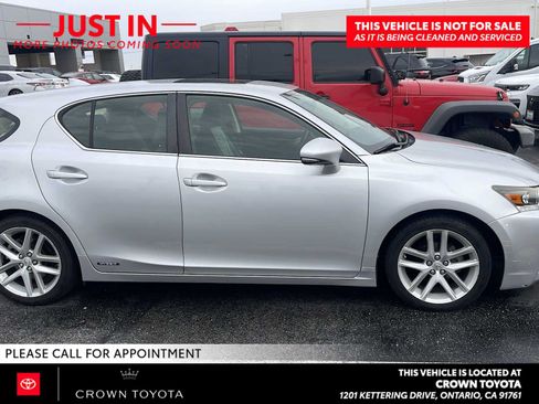 Used 2015 Lexus CT 200h w/ Navigation Package FWD image 3