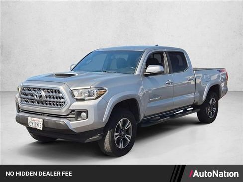 Used 2017 Toyota Tacoma TRD Sport w/ Tow Package AWD/4WD image 1