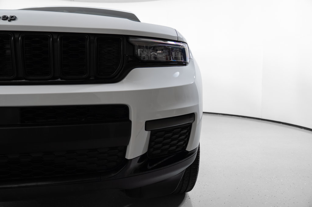 Used 2023 Jeep Grand Cherokee L Laredo RWD image 20