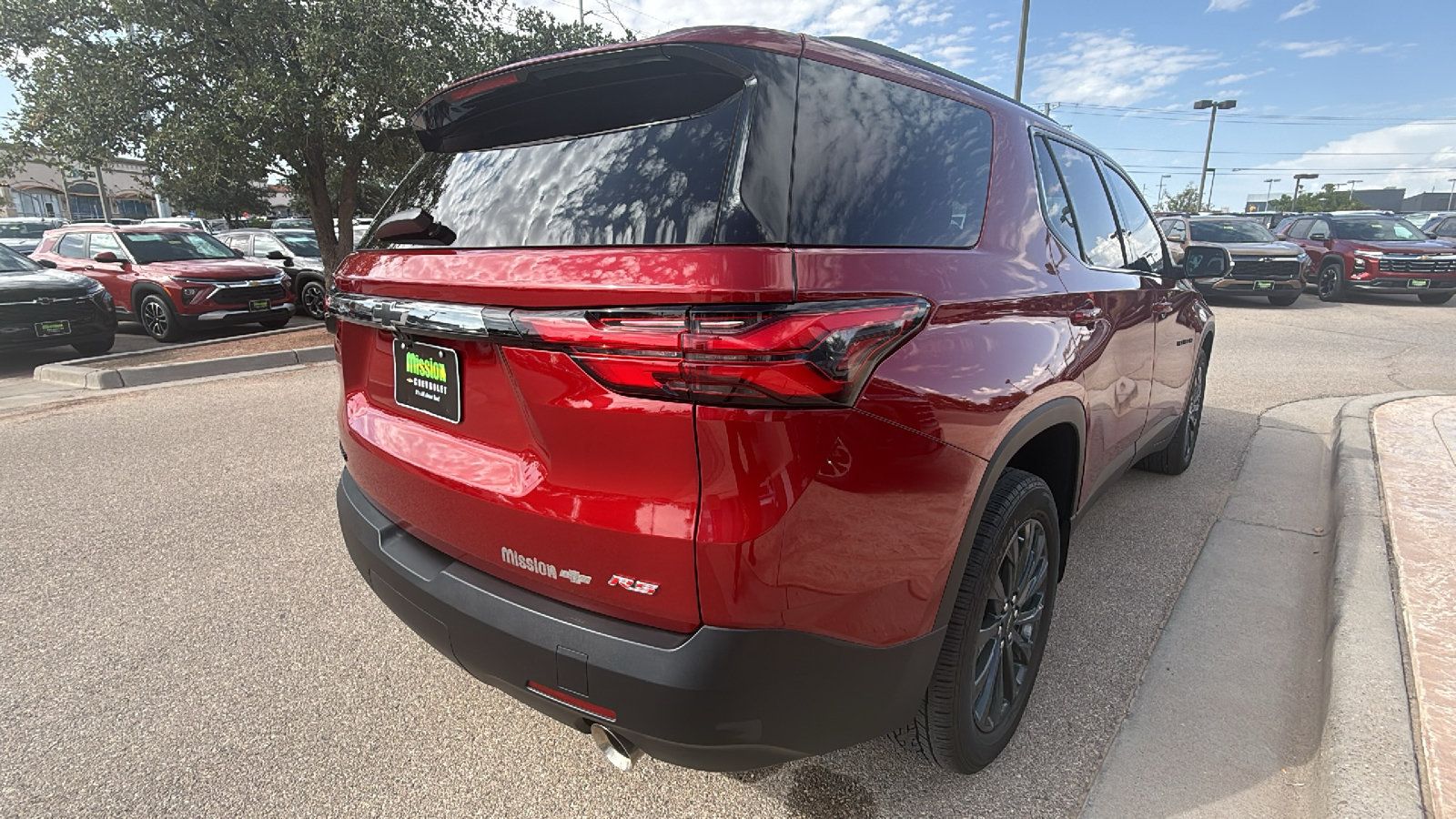 Used 2023 Chevrolet Traverse RS FWD image 9