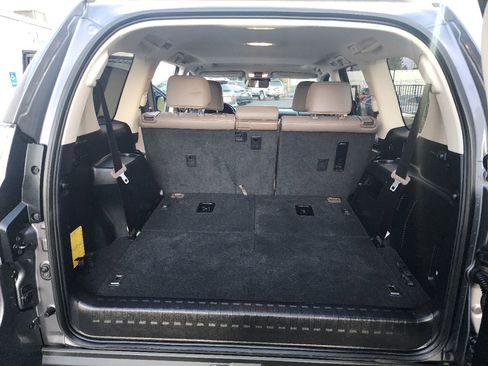 Used 2021 Lexus GX 460 Premium w/ Premium Package image 11