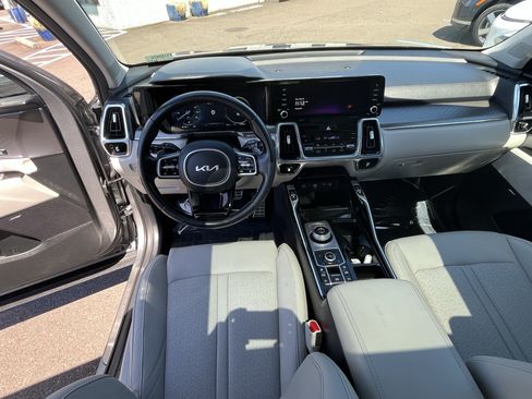 Used 2023 Kia Sorento SX Prestige AWD/4WD image 11