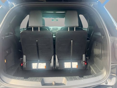 Used 2018 Ford Explorer XLT w/ Equipment Group 202A AWD/4WD image 31