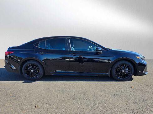 Used 2025 Toyota Camry SE image 2