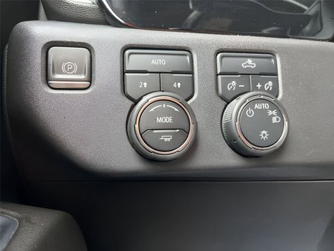 Used 2022 Chevrolet Silverado 1500 LT image 20