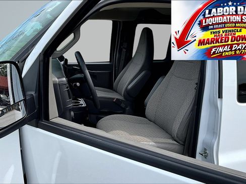 Used 2025 GMC Savana 3500 LT w/ LT Preferred Equipment Group RWD image 16