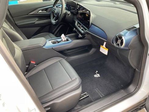 New 2026 Chevrolet Equinox EV LT image 28