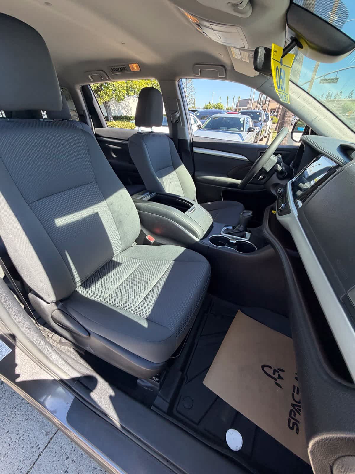 Used 2019 Toyota Highlander LE FWD image 11