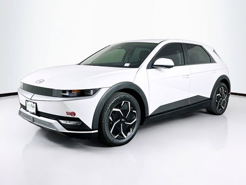 Used 2024 Hyundai Ioniq 5 SEL image 3