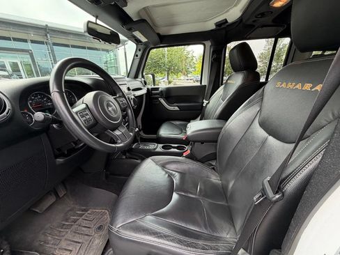 Used 2015 Jeep Wrangler Unlimited Sahara w/ Connectivity Group AWD/4WD image 12
